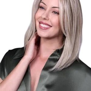 Elegant Light Blonde Women's Wig